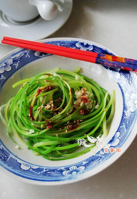 手撕蒜苔的做法（凉拌菜）